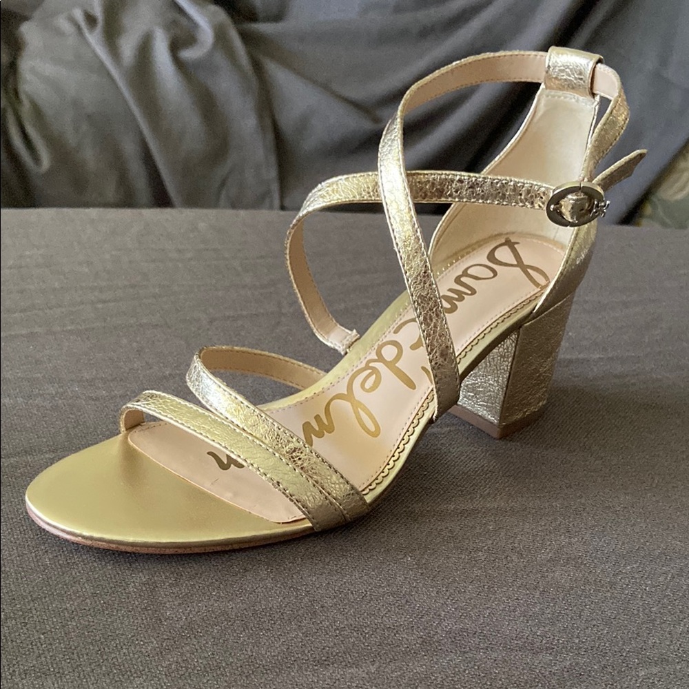 NEW. Sam Edelman Gold Heeled Sandals Elegant Design 9.5